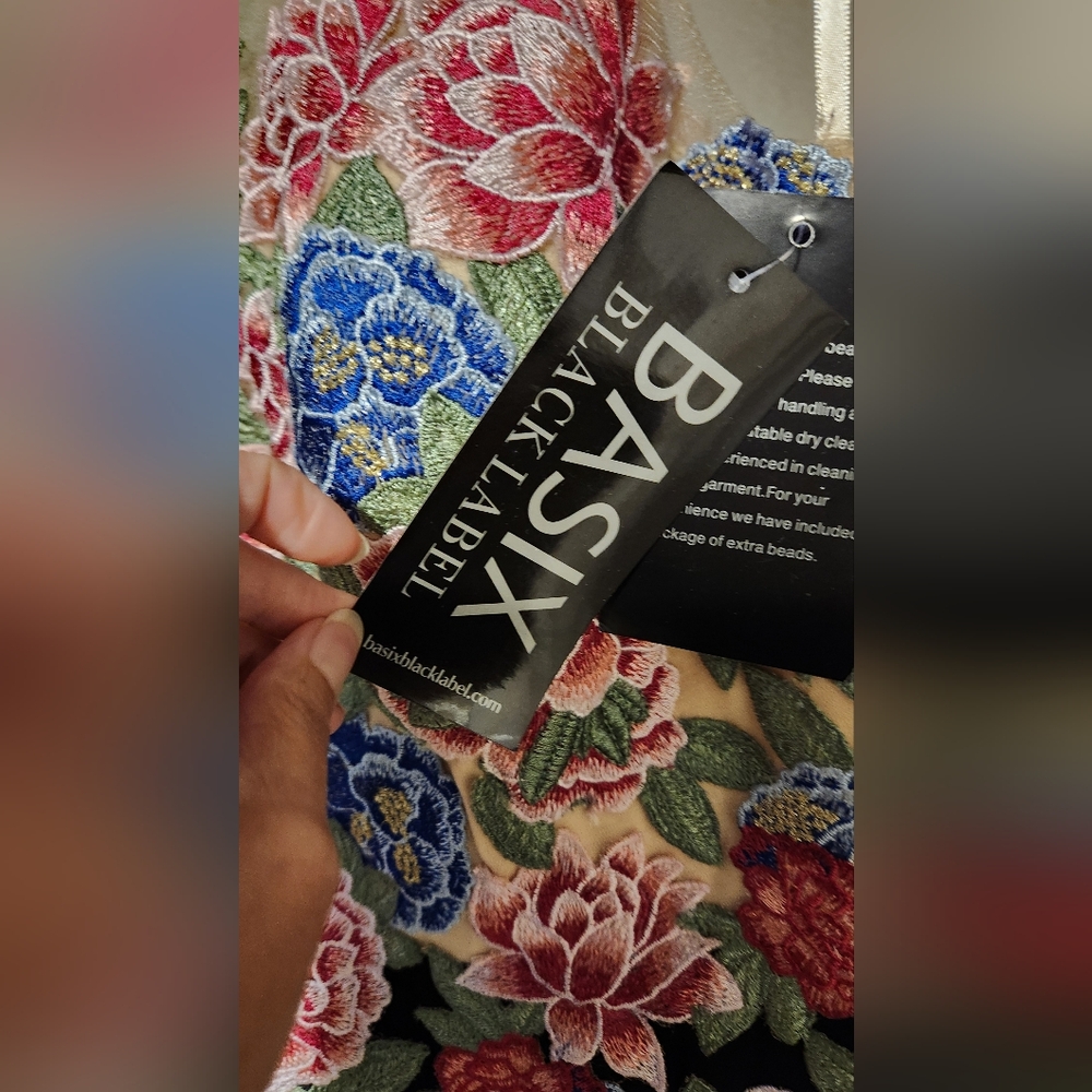 NWT Size 8 Basix Black Label Floral Embroidered Gown - Picture 6 of 8